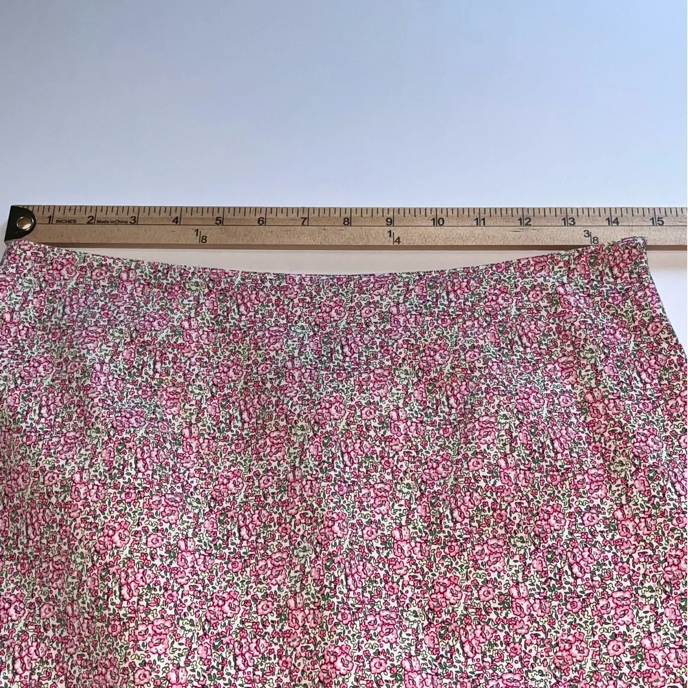 American Eagle Outfitters Size 2 Floral Pattern Skirt with Ruffle‎ Trim